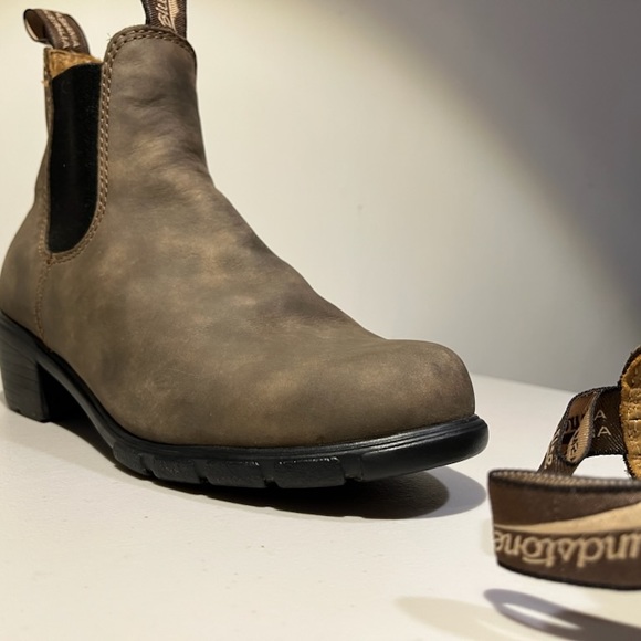 Blundstones Size 8.5 Women’s Leather Heeled Boot 1677 - Picture 1 of 6